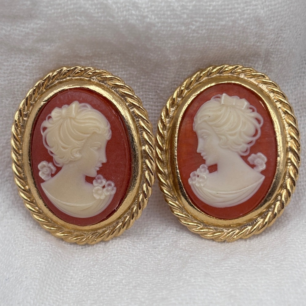 Vintage Carolee Cameo Earrings Women Gold Tone Clip On Oval Rope Edge